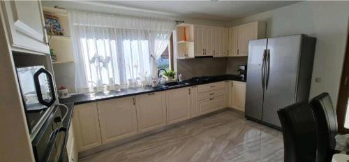 Baia-Sprie House | Family-Friendly Agropensiunea Hareta with Relaxing Hot Tub