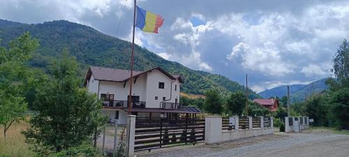 Orastioara de Sus House | Discover AGROPENSIUNEA ZAMOLXIS: Family-Friendly Retreat