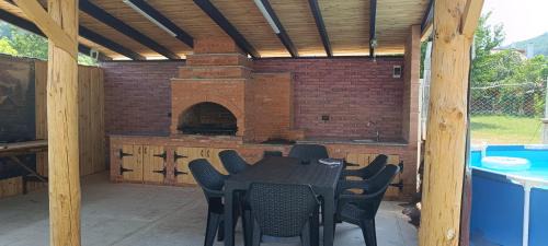 Orastioara de Sus House | Discover AGROPENSIUNEA ZAMOLXIS: Family-Friendly Retreat