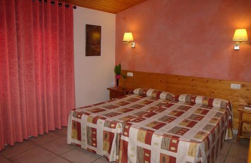 Avinyonet del Penedes House | Relax at Agroturisme Cal Jeroni: Pet-Friendly Oceanfront Stay
