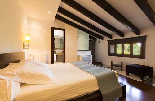 Ses Alqueries House | Relax at Sa Torre de Santa Eugènia with Pool & Ocean Views