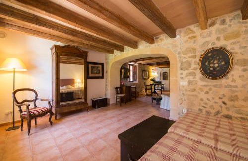 Porreres House | Discover Agroturismo Can Feliu: 4-Star Pet-Friendly Retreat