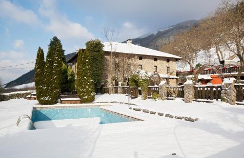 Errezil House | Relax at Agroturismo Izarre: Pet-Friendly Getaway Awaits