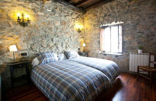 Errezil House | Relax at Agroturismo Izarre: Pet-Friendly Getaway Awaits