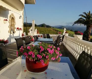 Olaskoegia House | Exceptional Agroturismo Pagoederraga: Family-Friendly Retreat