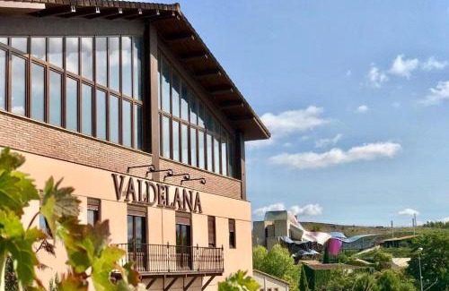 Elciego House | Inviting Stay at Agroturismo Valdelana with Breakfast Included