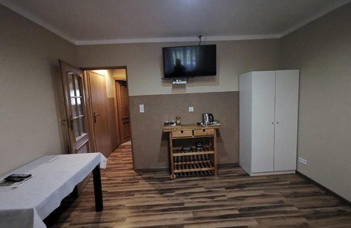 Warta Bolesławiecka Bed & Breakfast | Pet-Friendly Agroturystyka Klekusiowo with Hot Tub & Kitchen