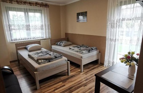 Warta Bolesławiecka Bed & Breakfast | Pet-Friendly Agroturystyka Klekusiowo with Hot Tub & Kitchen