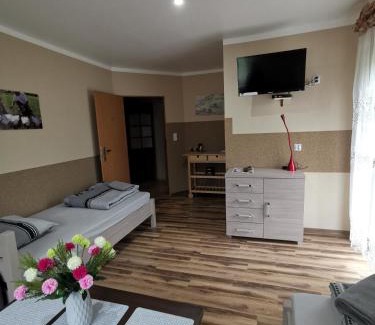Warta Bolesławiecka Bed & Breakfast | Pet-Friendly Agroturystyka Klekusiowo with Hot Tub & Kitchen