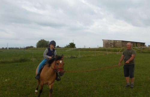 Goniadz House | Scenic Agroturystyka Moniuszko: Pet-Friendly Oceanfront Retreat