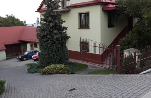 Gnojnik House | Pet-Friendly Retreat at Agroturystyka NA LIPCE - 10/10 Score