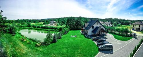 Beczkow House | Family-Friendly Agroturystyka Nad Stawem with Kitchen Amenities