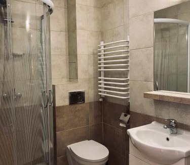 gmina Kamienica House | Agroturystyka SKALNE: Family-Friendly Retreat with Kitchen