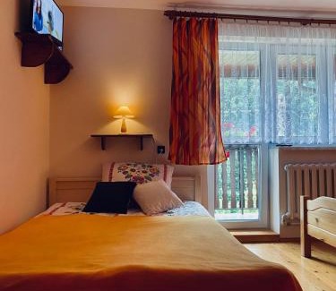 gmina Kamienica House | Agroturystyka SKALNE: Family-Friendly Retreat with Kitchen