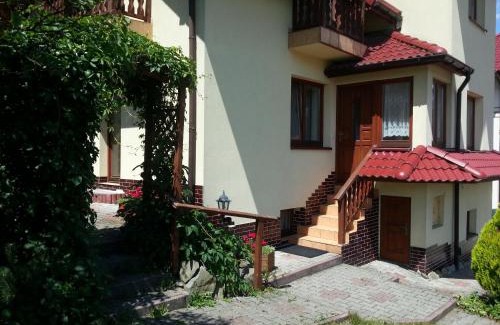 Niedzwiedz House | Pet-Friendly Retreat at Agroturystyka Zagroda - 8.7 Rating