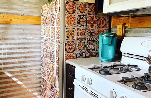 Austin Cottage | Agua Dulce Ranch, Casita #4 - Guest Rated 9.6 with Breakfast