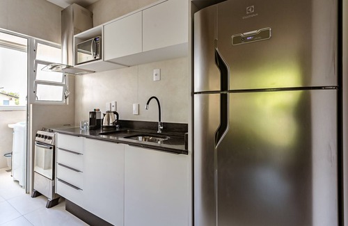 Ingleses do Rio Vermelho House | Agua Marinha: Steps from the Beach with Pool & Spa