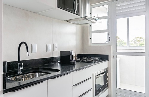 Ingleses do Rio Vermelho House | Agua Marinha: Steps from the Beach with Pool & Spa