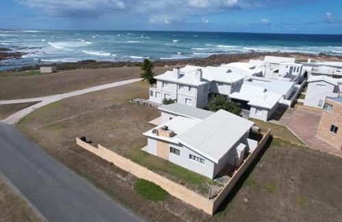 L'Agulhas House | Scenic Agulhas Home with a View - Family Friendly Stay