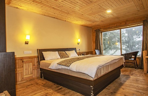 Kotkhai Hotel | Discover Agyaat Vaas: Family-Friendly Retreat with Dining