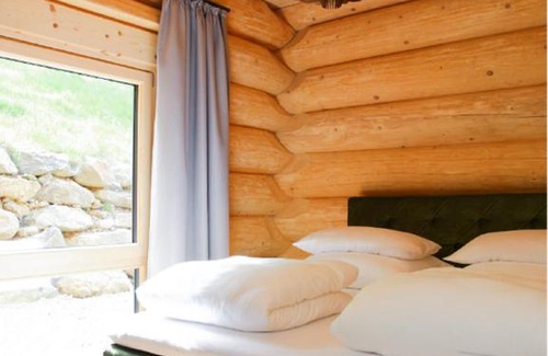 Bodenmais Ski Chalet | Discover Ahütten: 4-Star Retreat with Hot Tub & Family Amenities