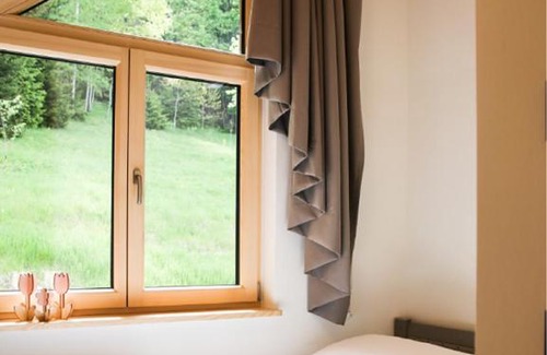 Bodenmais Ski Chalet | Discover Ahütten: 4-Star Retreat with Hot Tub & Family Amenities