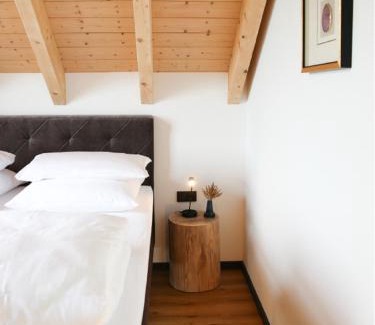 Bodenmais Ski Chalet | Discover Ahütten: 4-Star Retreat with Hot Tub & Family Amenities