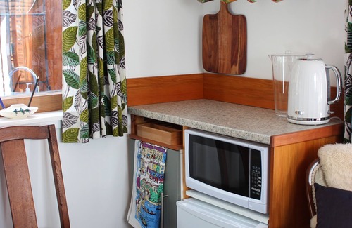 Nelson Bed & Breakfast | Eco-Friendly Ah House Nelson City B&B with Top Amenities