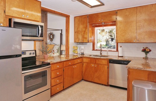 Wimberley House | Serene Bungalow with Hot Tub & Creek Access, Rated 9.6