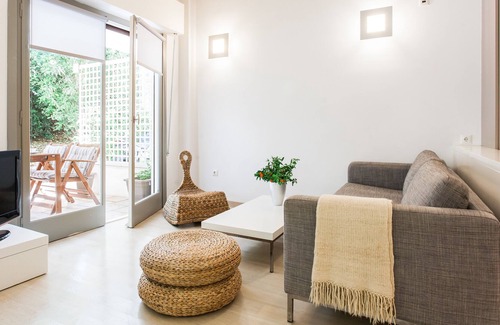 Palaio Psychiko Apartment | Top-Rated Paleo Psychico Apartment with Garden Oasis