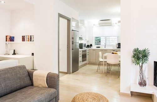 Palaio Psychiko Apartment | Top-Rated Paleo Psychico Apartment with Garden Oasis