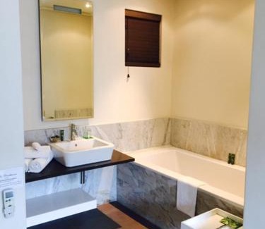 Knysna Central Hotel | Explore aha The Rex Hotel: 4-Star Comfort with Pool Access