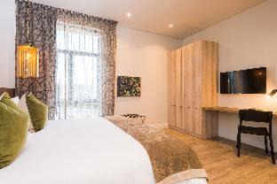 Knysna Central Hotel | Explore aha The Rex Hotel: 4-Star Comfort with Pool Access