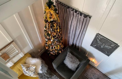 Levelland House | Welcoming Stay at Ahava Honey Farm Cottage for Families