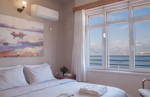 Kaleici House | Guest Rated 10/10: Sea View Flat in Historic Old Town
