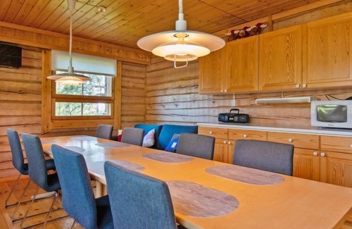 Saariselka House | Discover Ahmanpesä: Lake View, Spa & Family-Friendly Stays