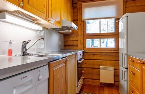 Saariselka House | Discover Ahmanpesä: Lake View, Spa & Family-Friendly Stays