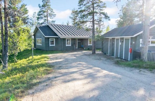Saariselka House | Discover Ahmanpesä: Lake View, Spa & Family-Friendly Stays