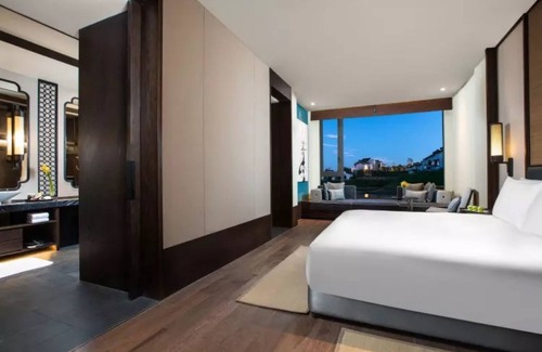 Chun'an Hotel | Experience Ahn Lan Qiandaohu: 5-Star Pool & Spa Retreat
