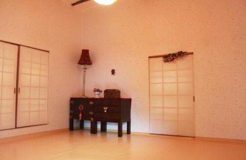 Pungsan House | Cozy Stay at Ahndong Kimjongtaek Yangsodang with Breakfast