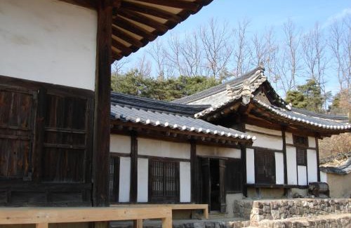 Pungsan House | Cozy Stay at Ahndong Kimjongtaek Yangsodang with Breakfast