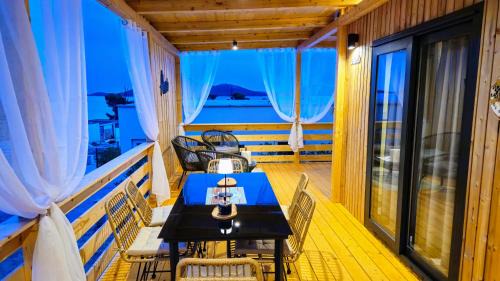 Drage House | Relax at Ahoi Hause 17: Oceanfront with Private Beach