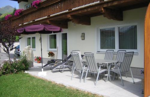 Vorderlanersbach Apartment | Family-Friendly Ahornegg: Rated 9/10 with Kitchen Amenities