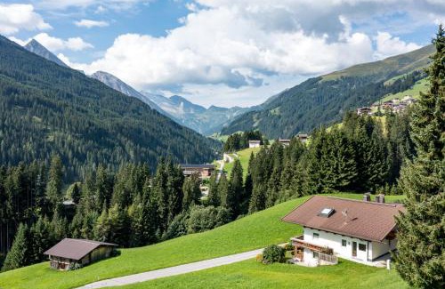 Vorderlanersbach Apartment | Family-Friendly Ahornegg: Rated 9/10 with Kitchen Amenities