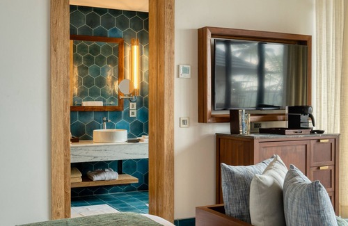 Ahungalla Hotel | Discover Ahu Bay: 5-Star Retreat with Private Pool & Spa