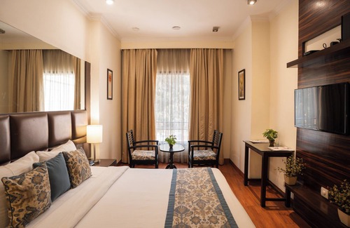 DLF City House | Convenient Ahuja Residency Cyber City II with Family Amenities