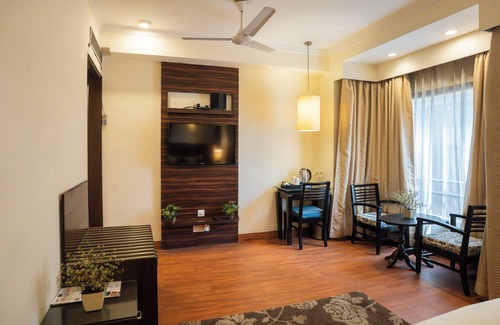 DLF City House | Convenient Ahuja Residency Cyber City II with Family Amenities