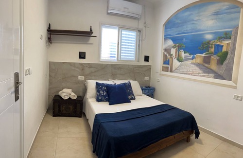 Hadera Bed & Breakfast | Cozy Ahuzat Shaul Seaside Suite with Breakfast Included
