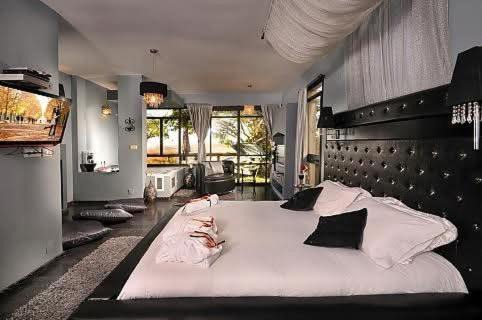 Kfar Vradim Cabin | Experience Ahuzat Van Gogh: Pool, Breakfast & 9/10 Rated