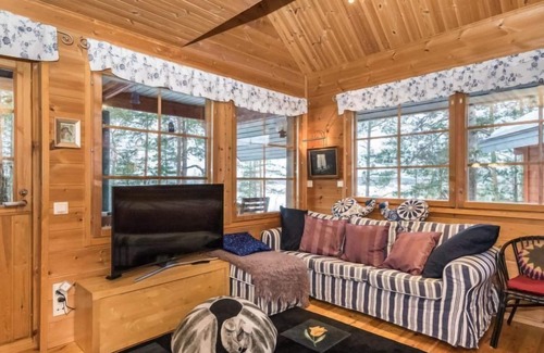 Myrskyla House | Discover Ahvenkallio: Relaxing Lake View Retreat with Spa